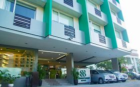88 Courtyard Hotel Manila